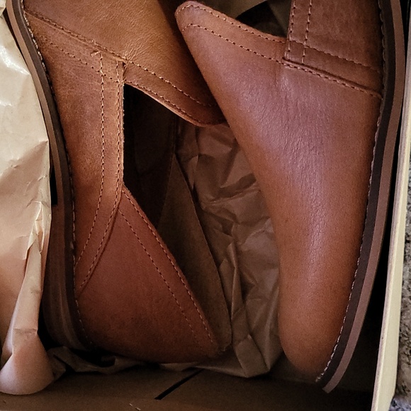 Lucky Brand Shoes - Picture 4 of 10